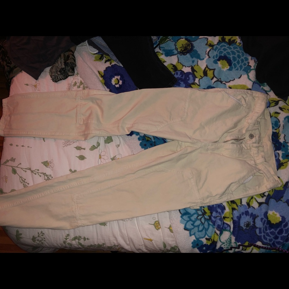 Light kahkis from brandy melville!